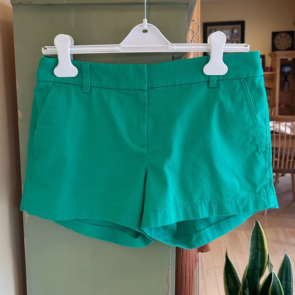 J. Crew Women’s Classic Chino 3.5” Inseam 100% Cotton Modern Clover Size 6